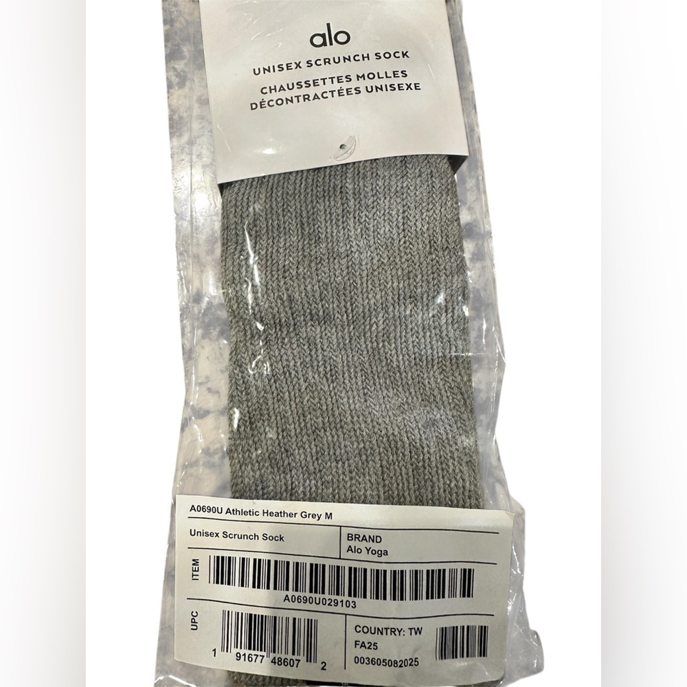ALO Yoga Athletic Heather Gray Unisex Scrunch Socks Medium NWT (authentic) - Picture 2 of 5